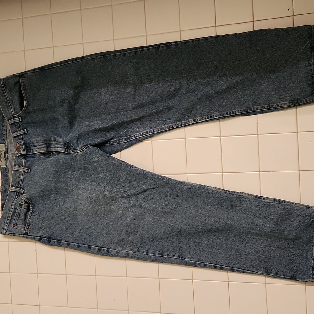 Wrangler Relaxed Fit Blue Jeans